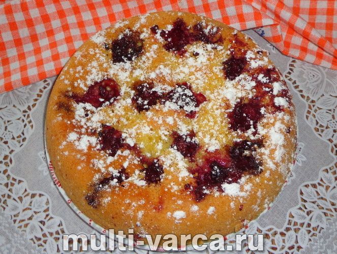 Шарлотка з ожиною в мультиварці