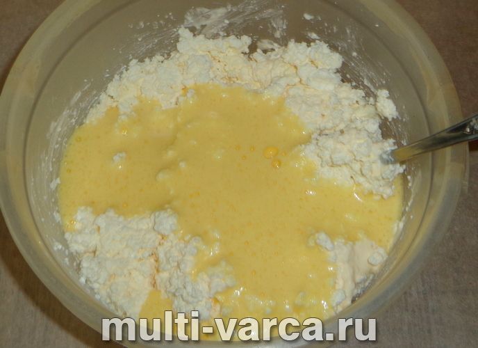 Сирна запіканка з абрикосами в мультиварці