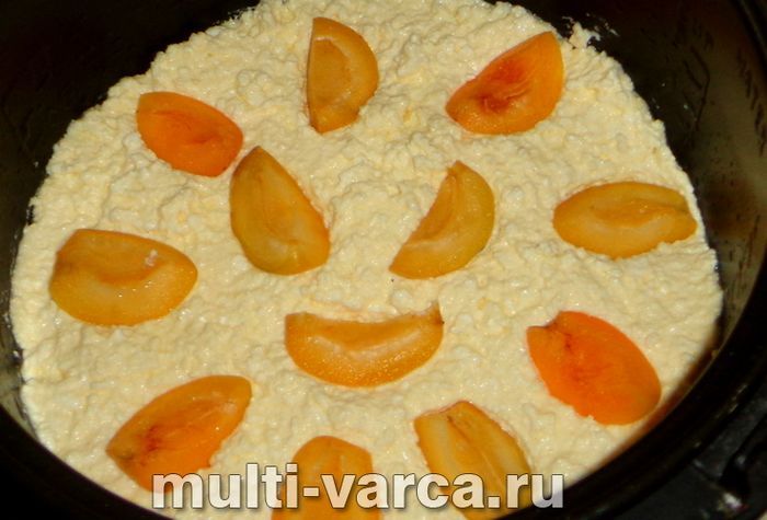 Сирна запіканка з абрикосами в мультиварці