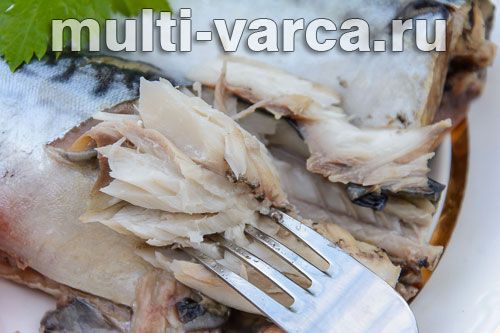Скумбрія в рукаві, приготована на пару