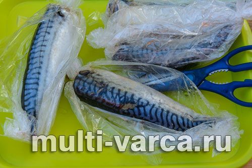 Скумбрія в рукаві, приготована на пару