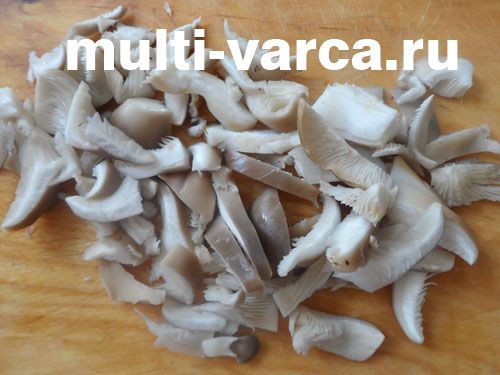 Смажені гливи з картоплею та яйцем у мультиварці