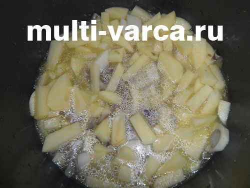 Смажені гливи з картоплею та яйцем у мультиварці