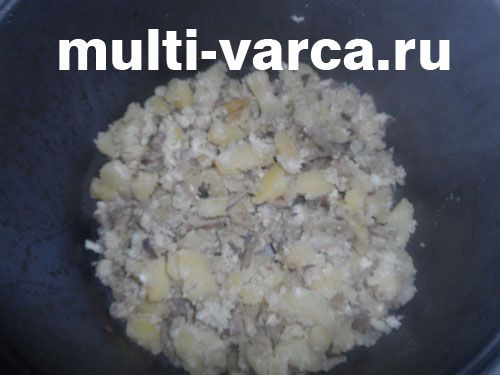 Смажені гливи з картоплею та яйцем у мультиварці
