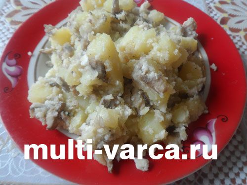 Смажені гливи з картоплею та яйцем у мультиварці