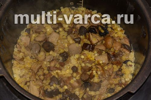 Сочевиця з грибами в мультиварці