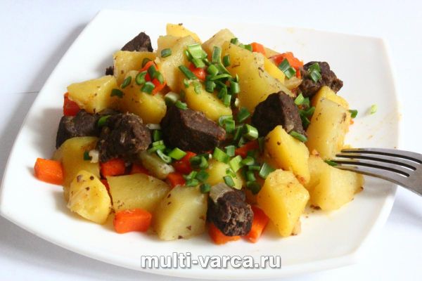 Тушкована картопля з печінкою