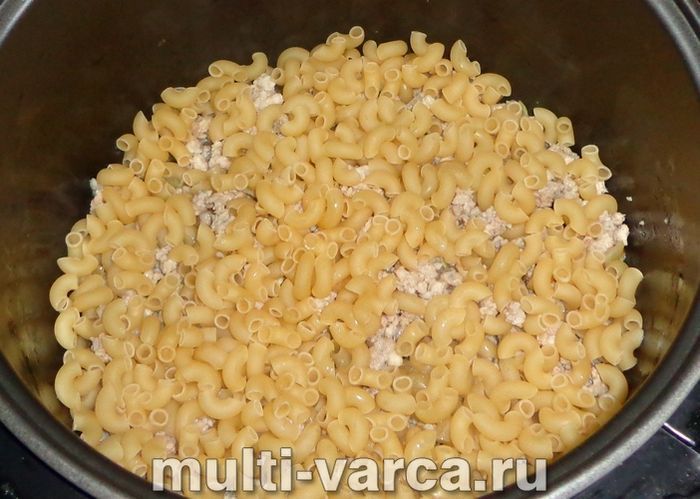 Запіканка з макаронів із фаршем і сиром у мультиварці
