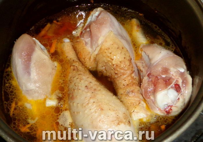 Курячі ніжки з макаронами в мультиварці