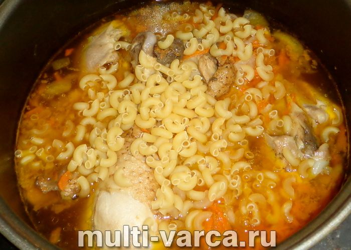 Курячі ніжки з макаронами в мультиварці